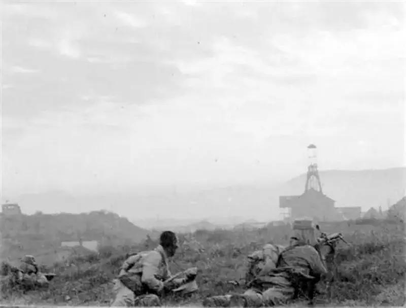 1940年8月，百团大战期间八路军向井陉煤矿发起攻击，前三张照片是八路军的机枪阵
