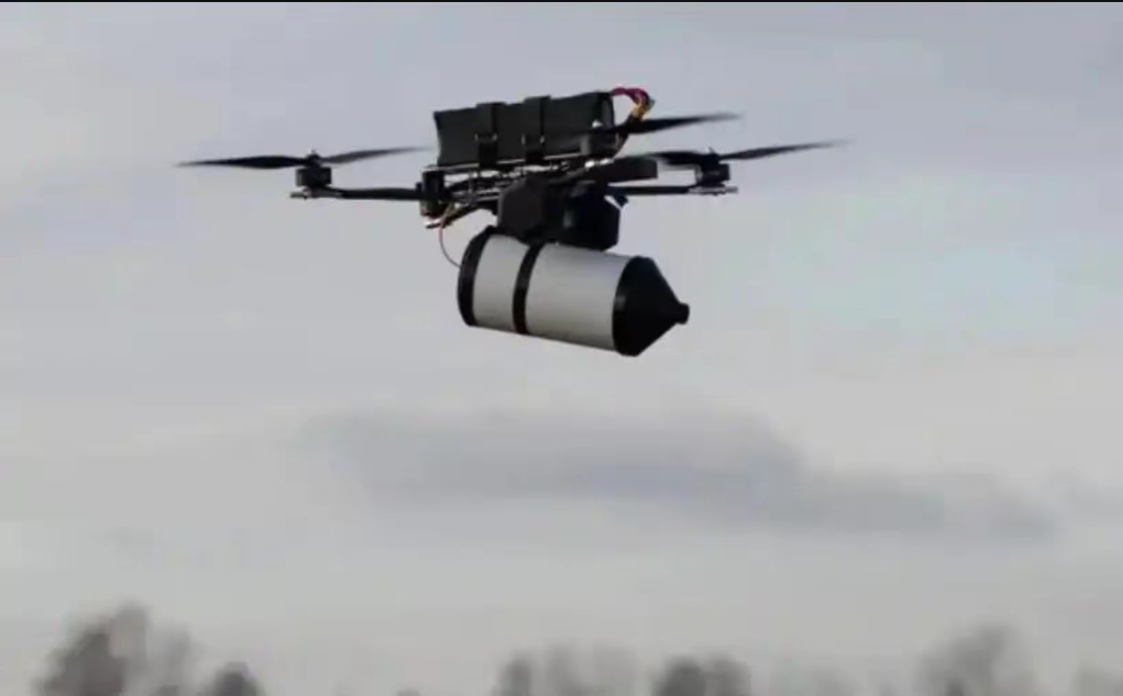 光纤价格暴涨650%大毛那、二毛那、伊、以，无人机大多数都是采用的光纤，所以这玩