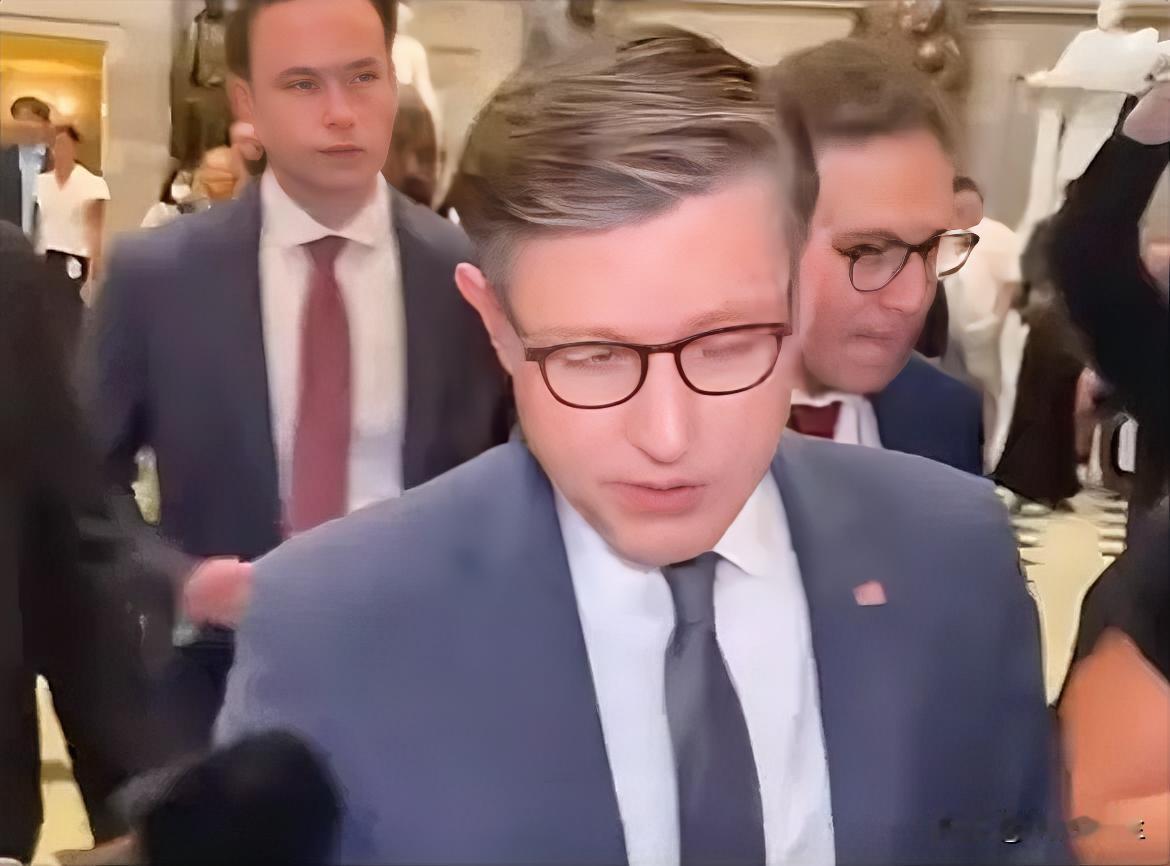 美国众议院议长迈克·约翰逊首次就美伊谅解备忘录发声，面对特朗普政府对伊朗解冻资产