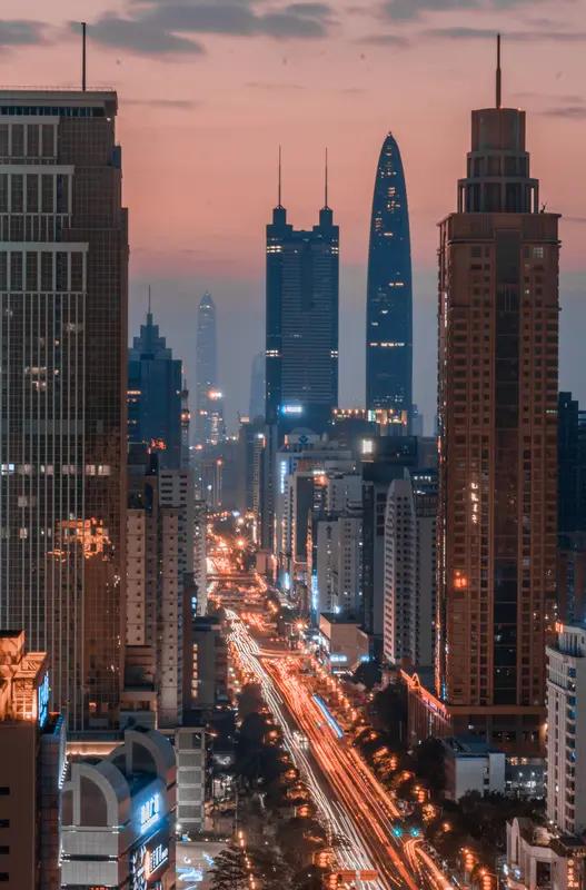 刚从深圳回到山西，立刻就体会到了两地气候的天壤之别。在深圳，处处是春暖花开之景，