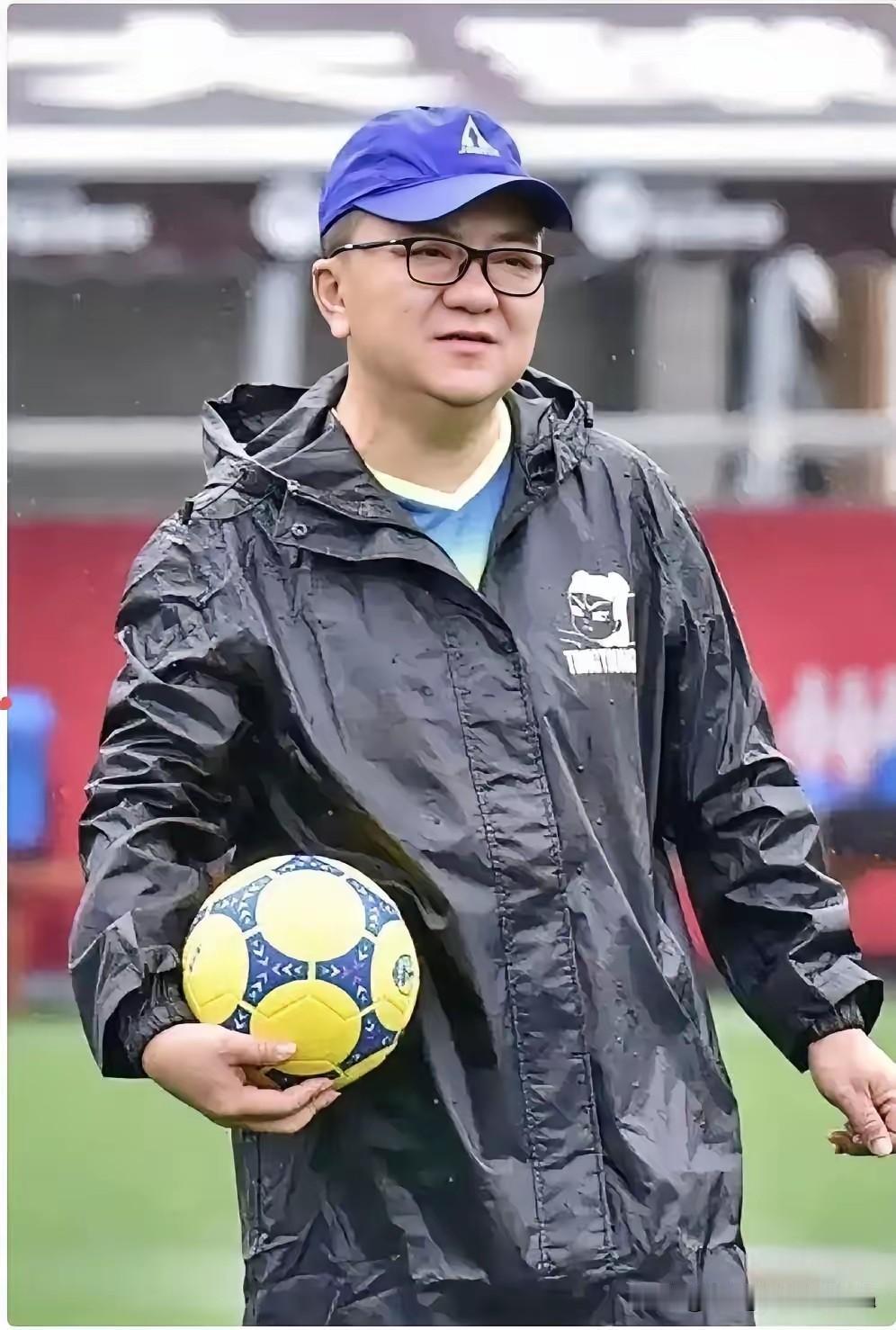 董路带领的这支少年球队在欧洲崭露头角，说明中国足球只要有合适的土壤是能成事的。现