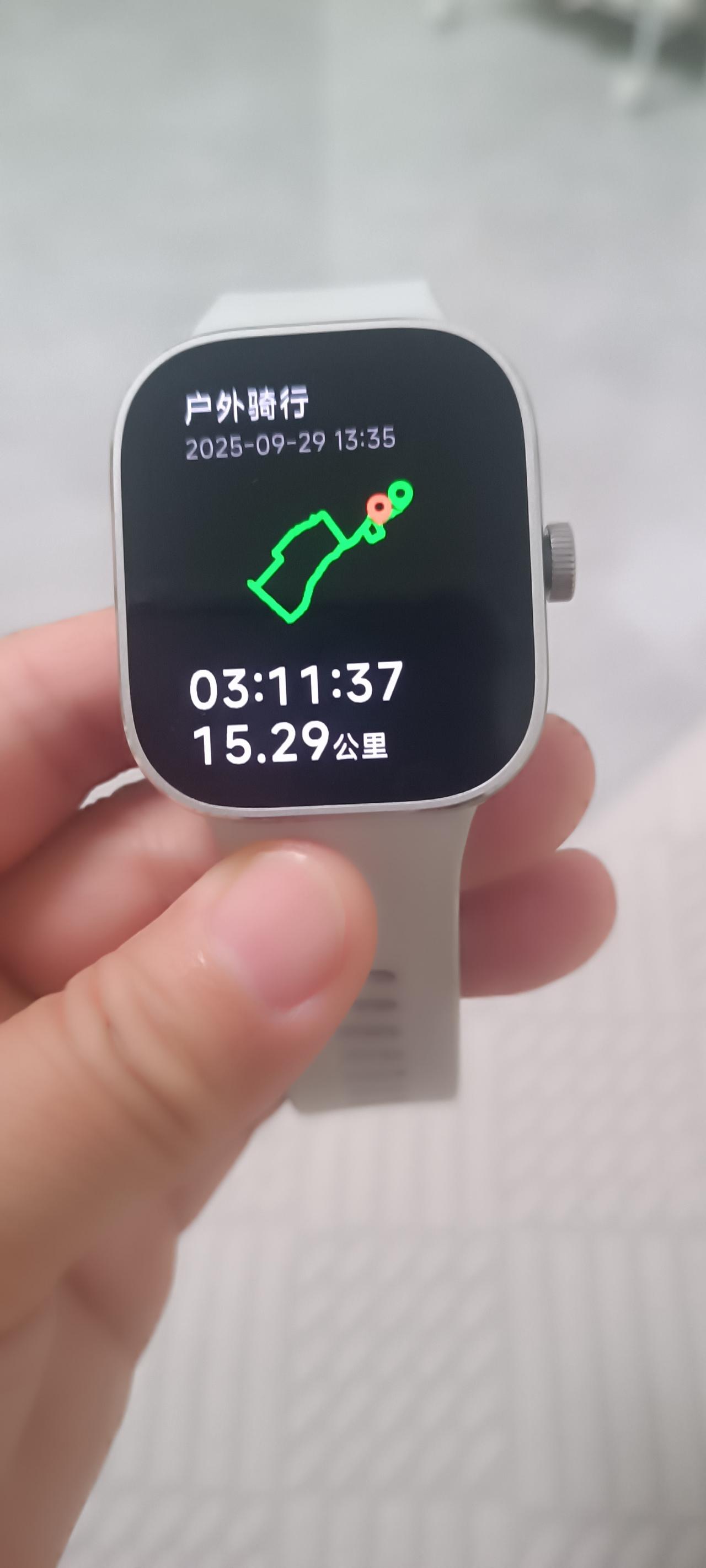 天呢！不知不觉间，我骑行了15.29公里。难怪膝盖有点疼，明天可不能这么骑了！
