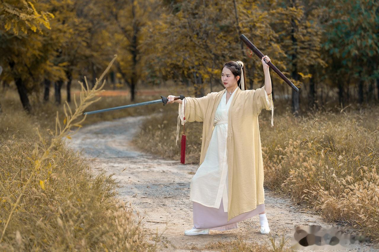 侠女柔情（古装人像摄影）
拍摄地点：石家庄正定平安野槐林 
友情出镜：莹莹 
组