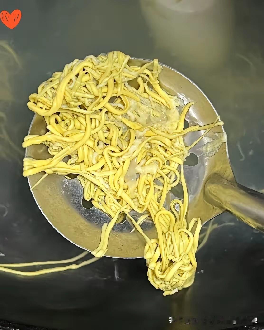 在农村当你又穷，又没本事。
有人帮你介绍媒事，你一定要学会感激他她，不管未来生活