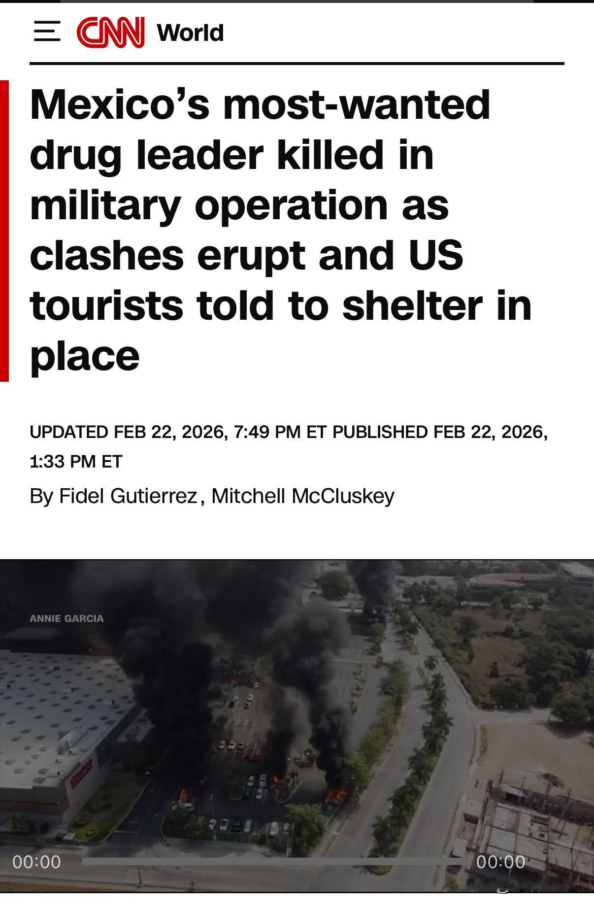 周日（当地时间），墨西哥最有实力的毒贩在与军方交火中被杀身亡。冲突爆发后，美国游