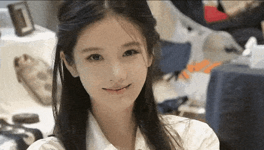 这么漂亮的女孩谁看了不心动[黑线]