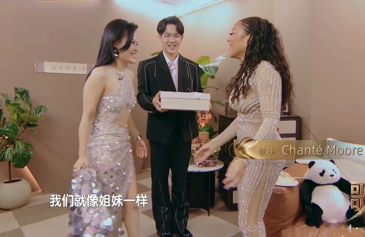 袁娅维做人，太机智了！给香缇莫送礼物，顺势宣传了自己的演唱会，行云流水一般的自然