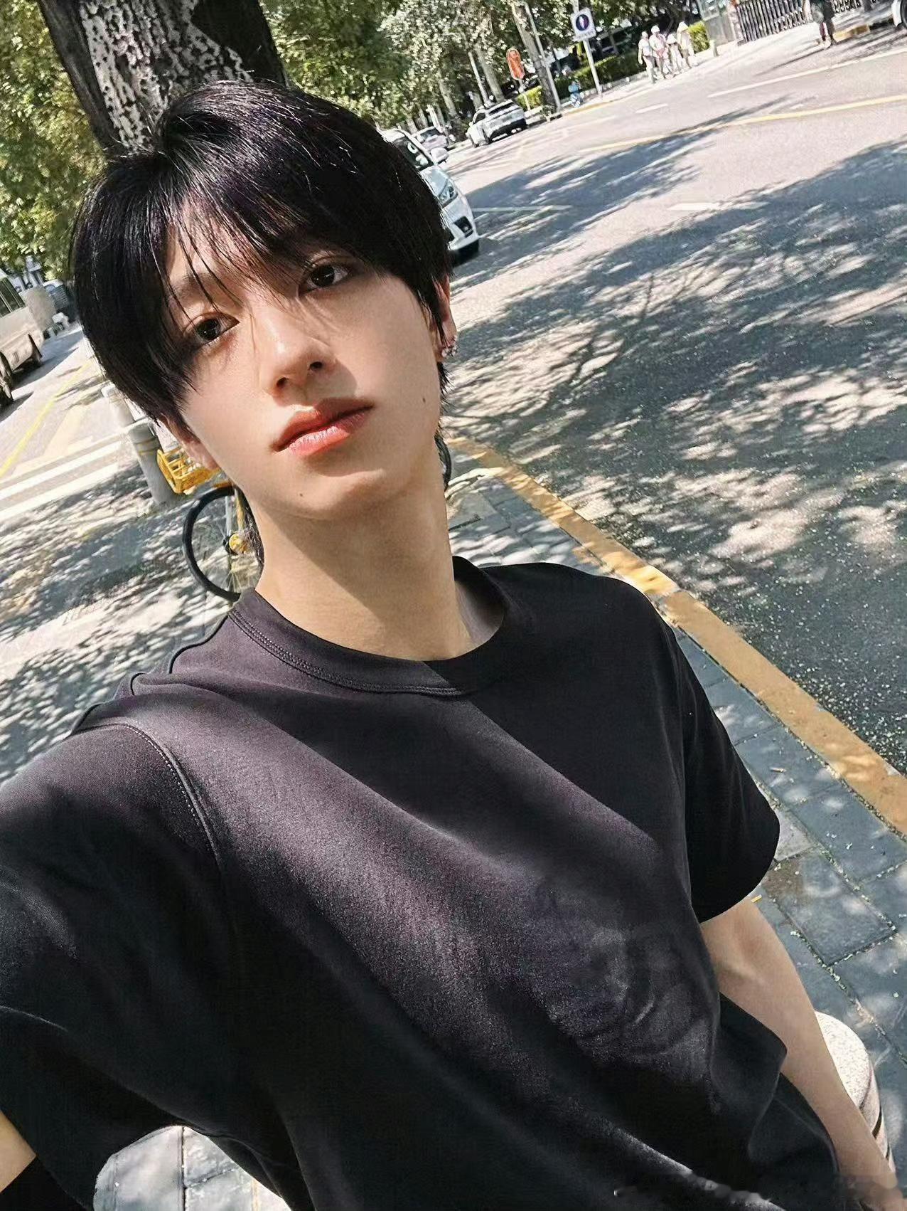 随便一拍就是贵卡 朱志鑫你小子很会自拍[舔屏]朱志鑫恶魔钉 ​​​