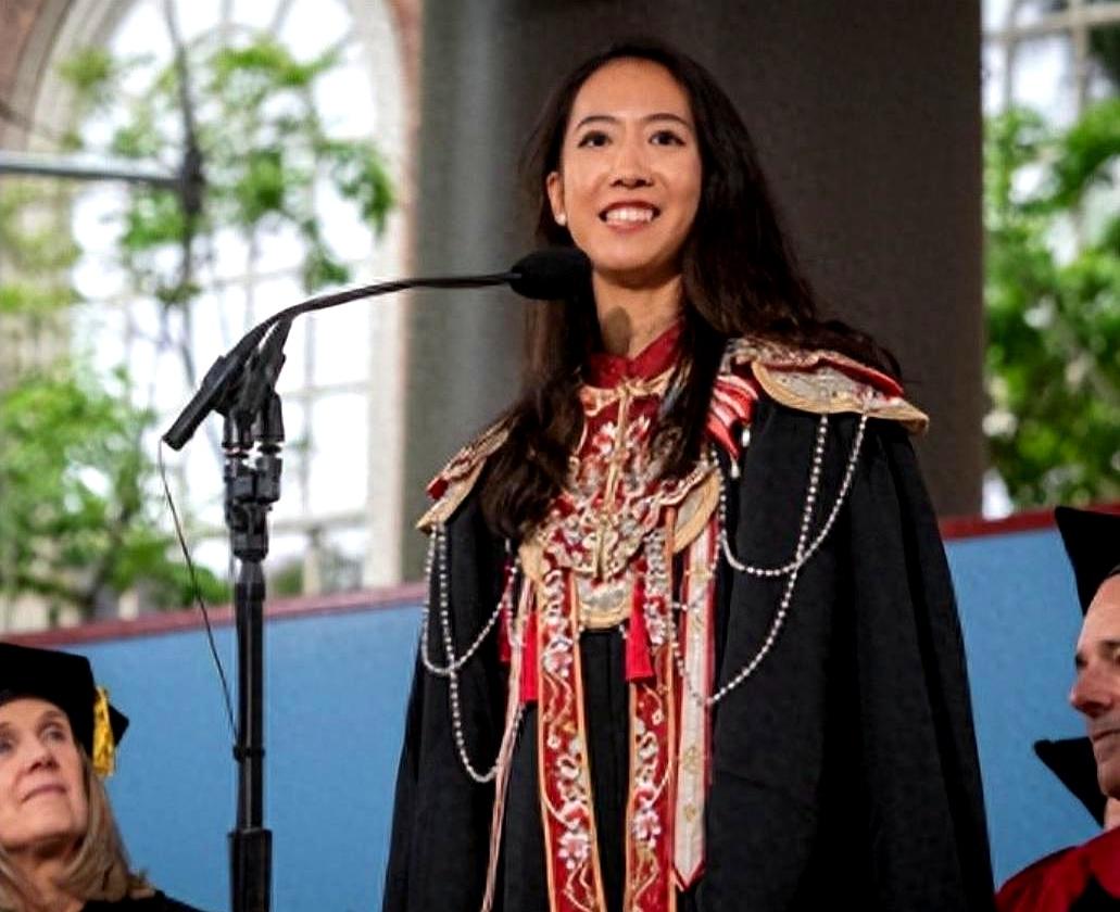 哈佛毕业典礼上中国学生发言这事，你们刷到了吗？
说白了就是，咱们自己培养的顶尖人