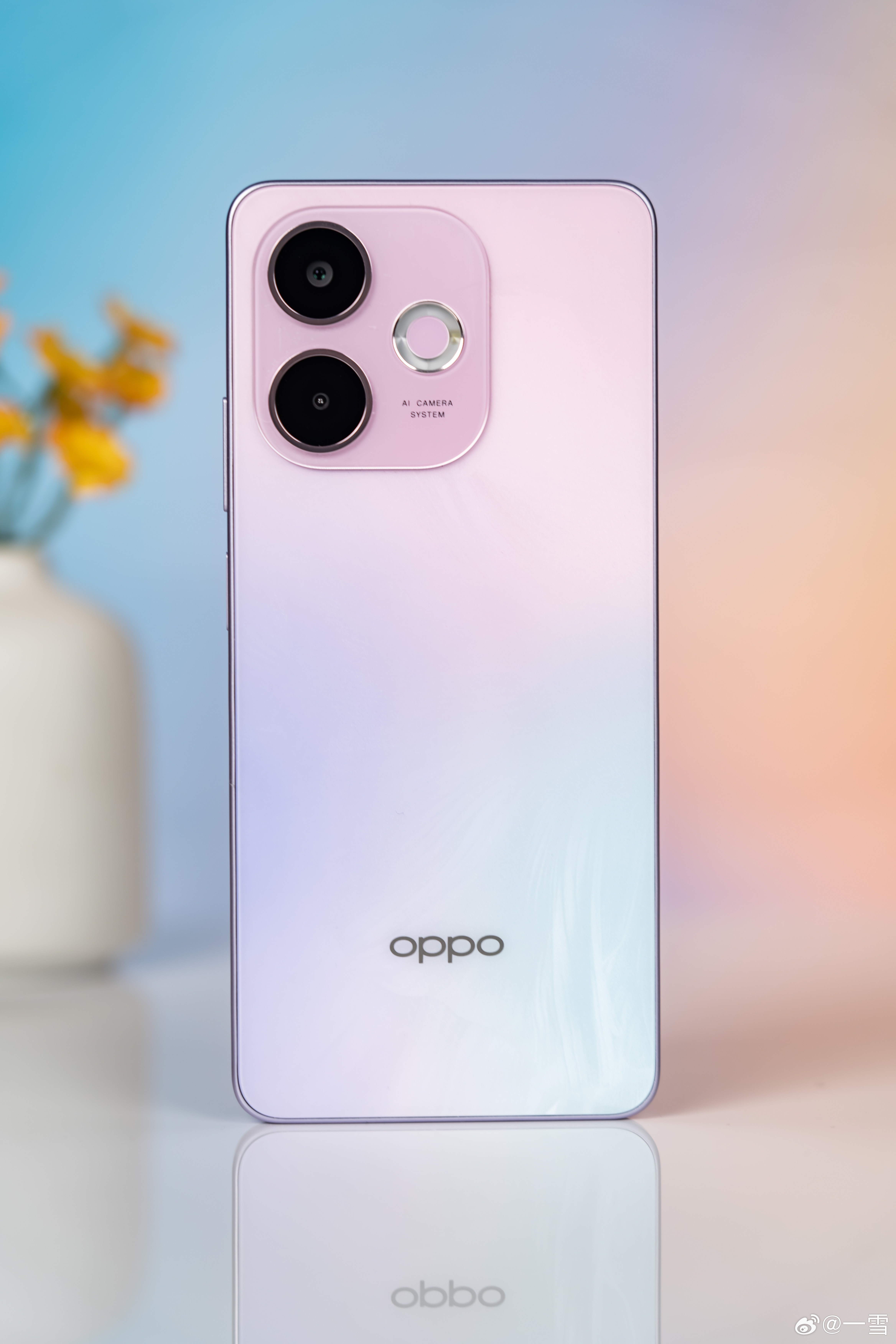 OPPO A5 活力版 玛瑙粉宛如晨曦初照时天边那抹温柔的粉霞，又似细腻温润的玛