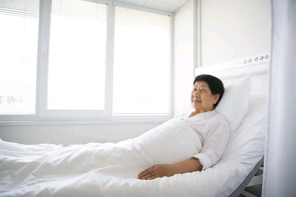 这事儿挺有意思，法律规定丧偶女婿本对岳母没啥赡养义务。从《婚姻法》看，赡养得是子