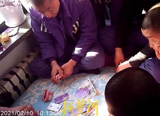 “严查到底！”黑龙江，一男子刚从监狱里出来，就实名举报监狱乱象，声称在狱警的默许