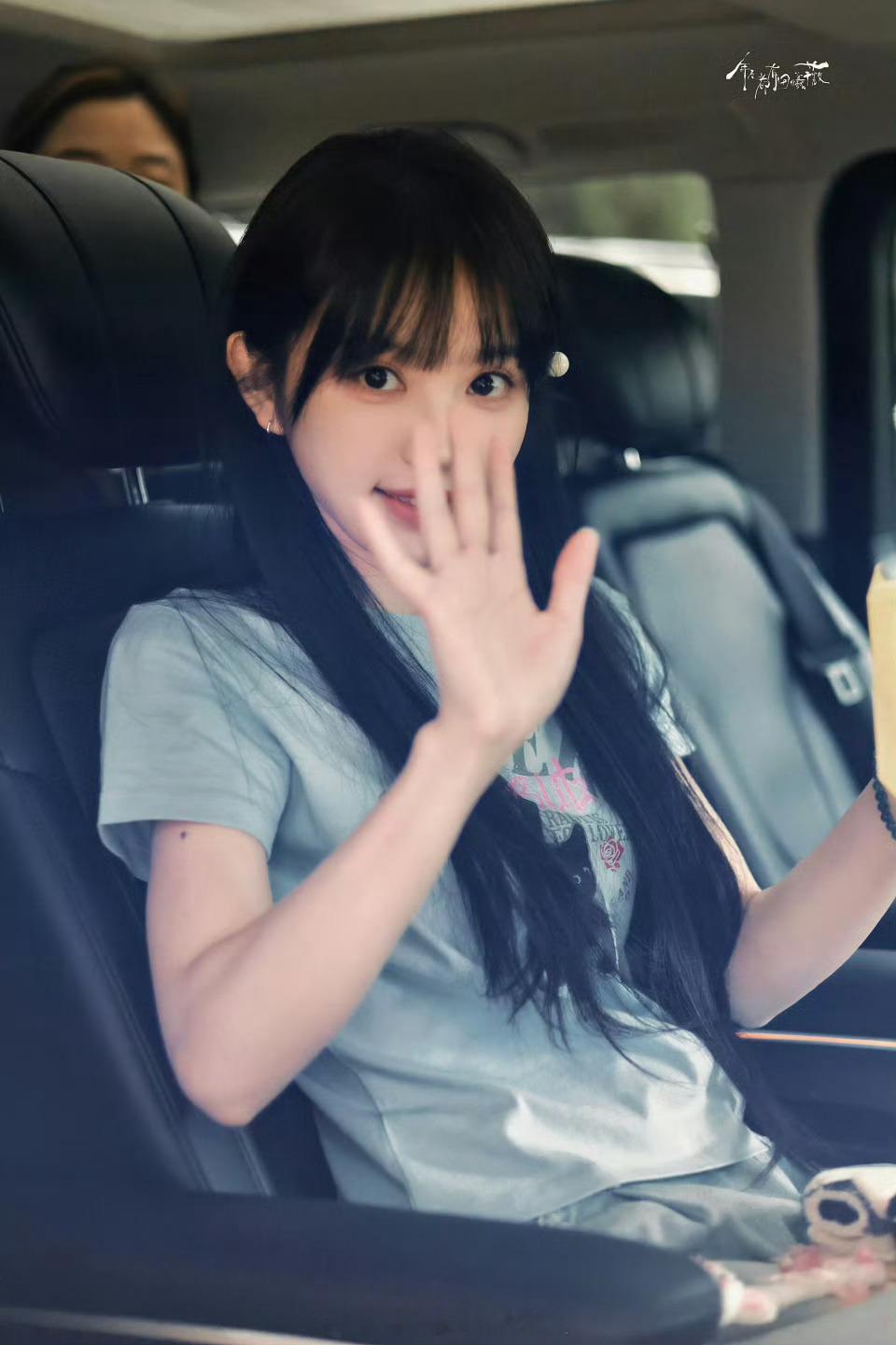 田曦薇胡一天或演天才女友这个小田巨萌！！！ ​​​