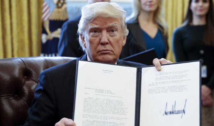 忍无可忍！美国首批F-16V已启程赴台，国防部明确警告后，中国反制大招终于浮出水