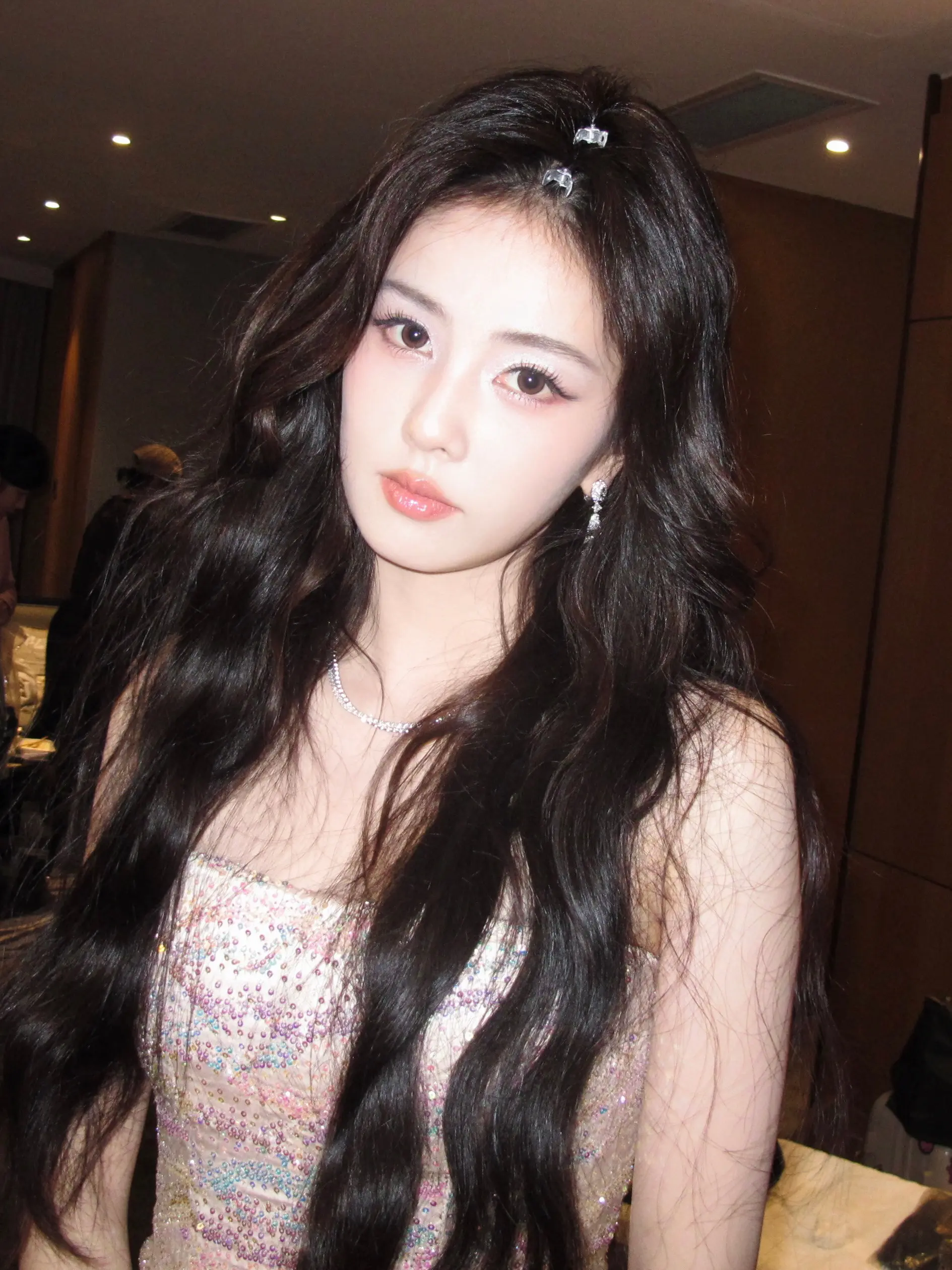 学姐 你太美好了！ 你睡觉时乱乱的头发 你说话时的嗓音 你站在栏杆旁清...