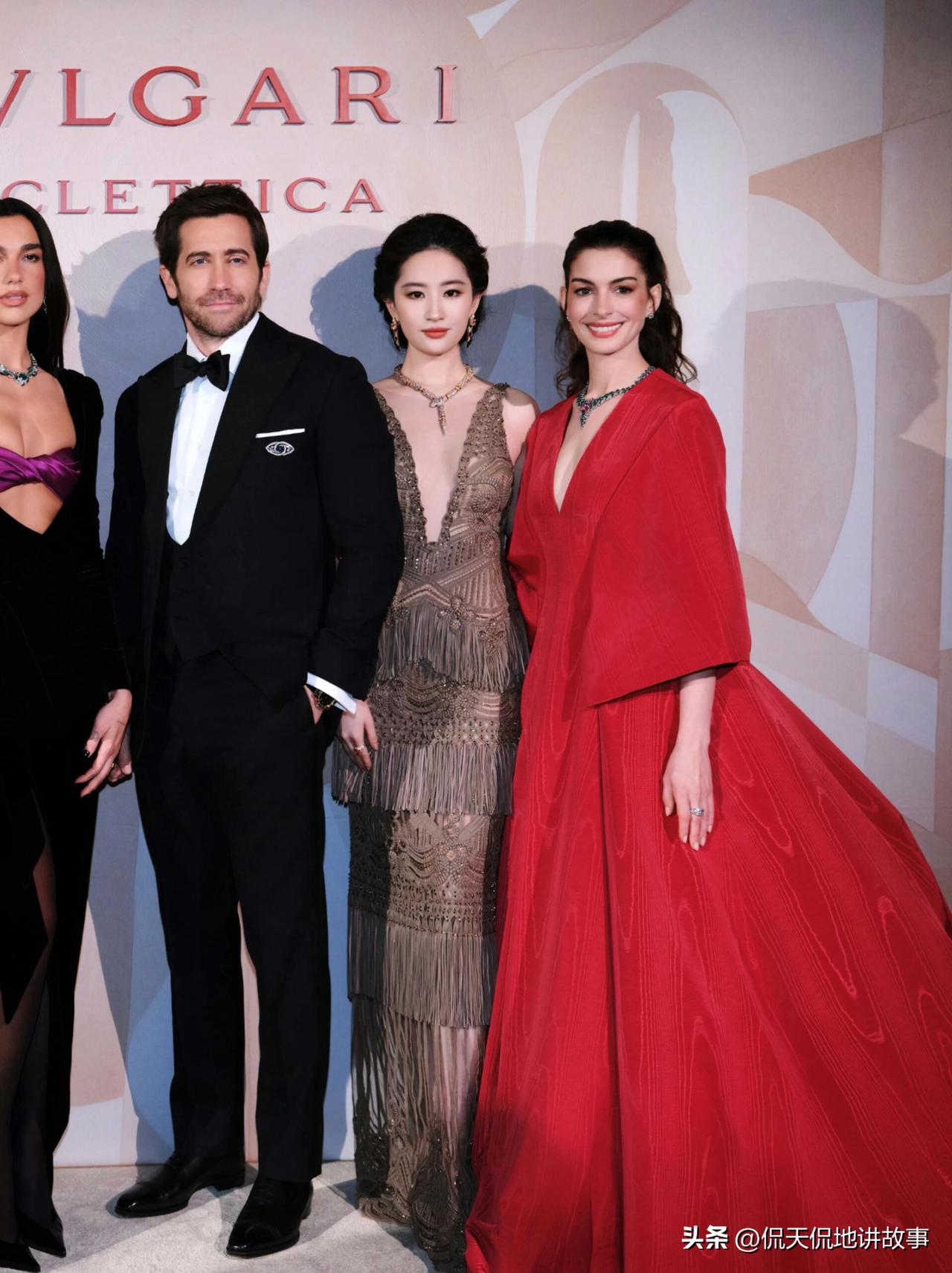 刘亦菲真的太适合这种发型，端庄又典雅，和她的长相气质完美相融，整个人就像从古典画