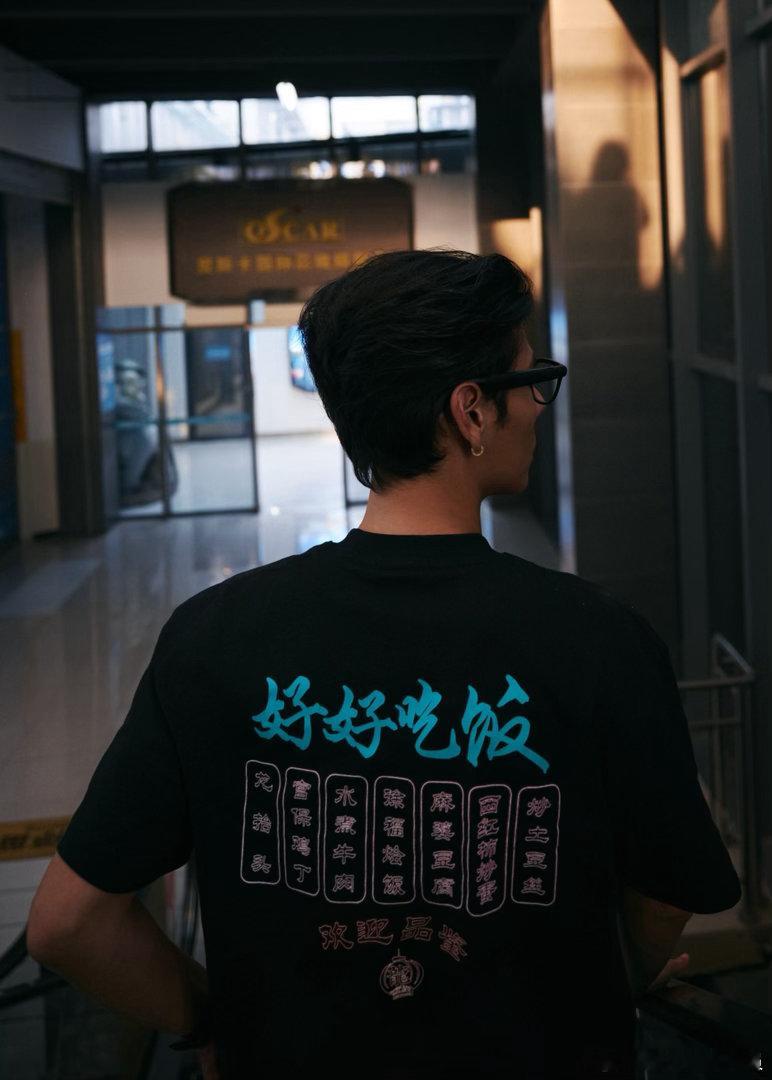 蒋奇明龙餐馆没有废镜头蒋奇明龙餐馆镜头逐帧细品蒋奇明的戏份句句有回响，帧帧有内容