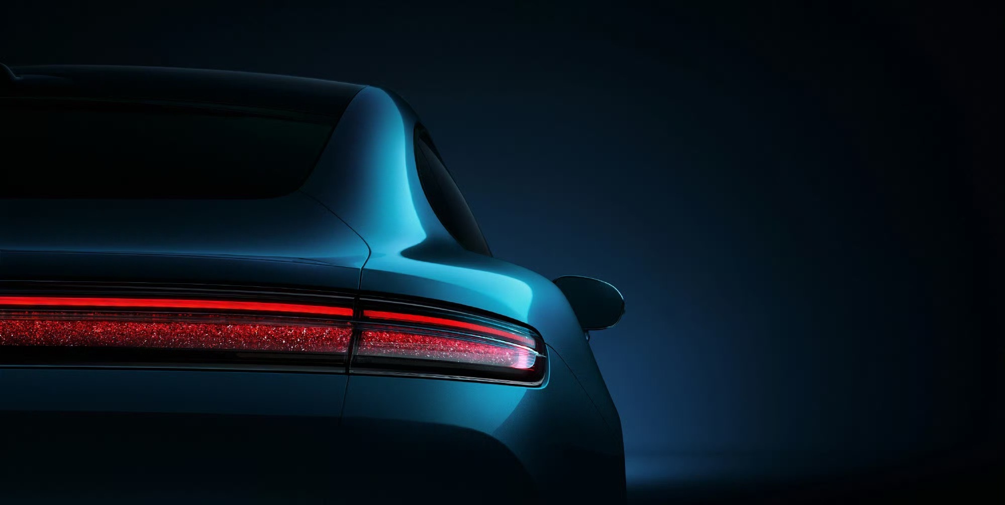 尚界Z7细节图曝光颜值这块确实拿捏了，整车线条足够流畅，姿态也非常好看。前脸大灯