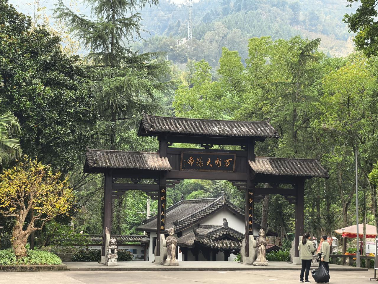 说实话，我挺佩服我自己的。
 
大家来看看我在头条写文章的收益，经常就是一分、两