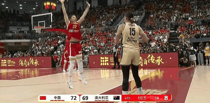 实话实说，杨力维最后一球还是处理欠妥当！
最后19秒，澳大利亚女篮前场发球，杨力