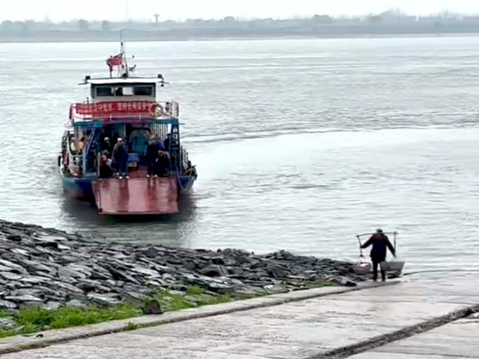 #安徽长江轮渡为卖菜老人折返获表彰#【为卖菜老人专程折返的安徽长江轮渡获评“优质