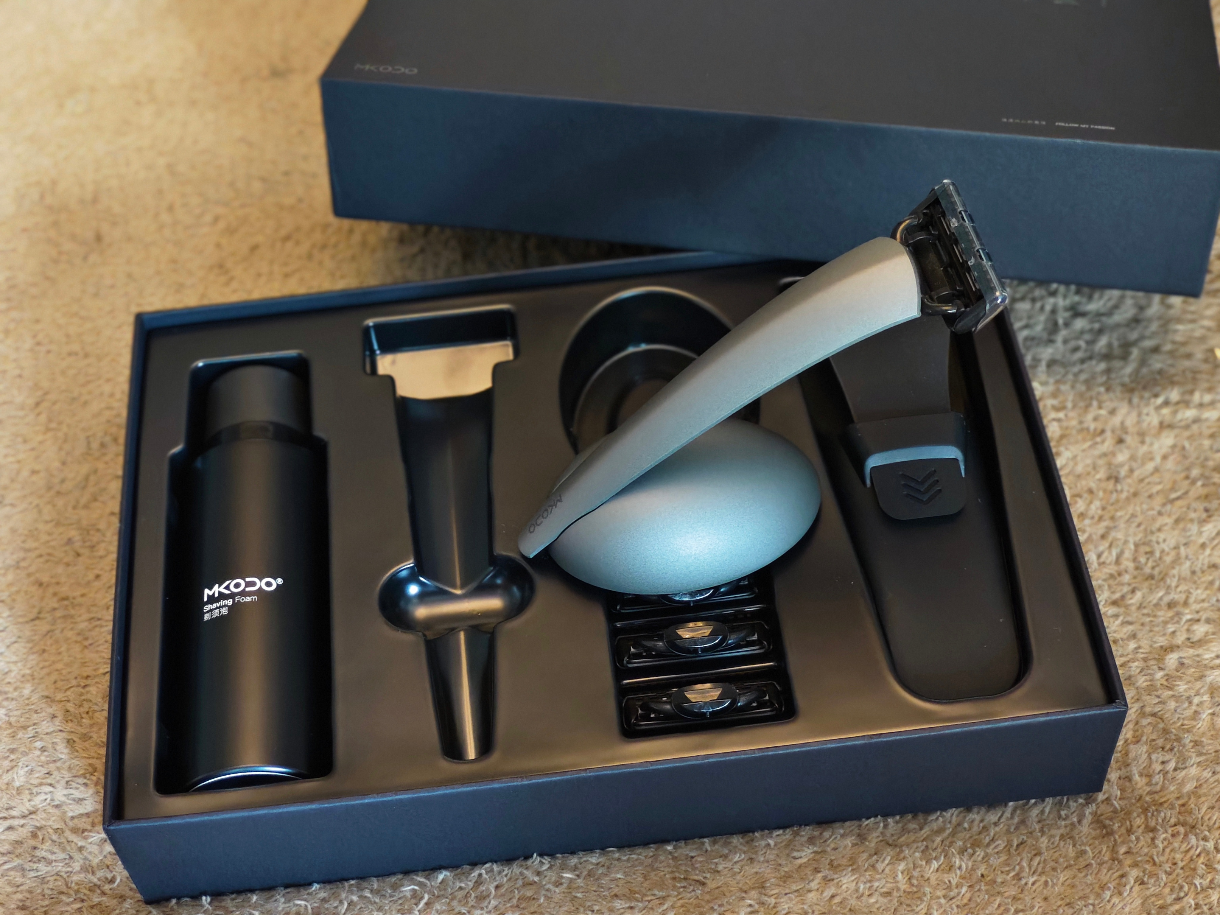 这是粉丝自家的品牌，帅啊。但在我的印象里，手动剃须刀只有吉列和其他，兄弟们有用过