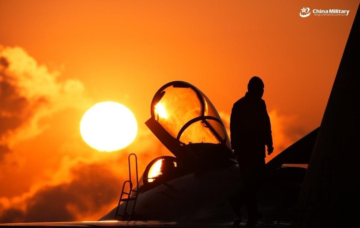 军网英文好图‖夕阳下的歼-11B[赞]军事[超话] ​​​