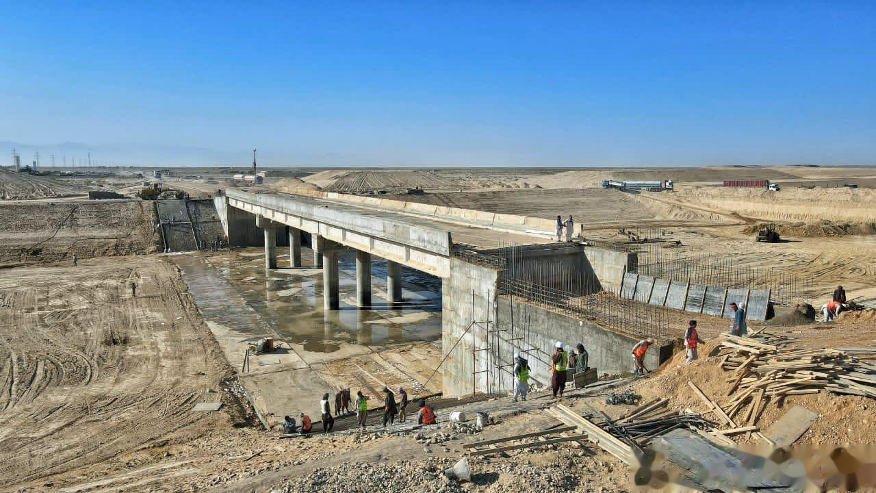 掌权的3年来，塔利班在国际政坛和地区事务上比较低调，但是在阿富汗国内做了大量基建