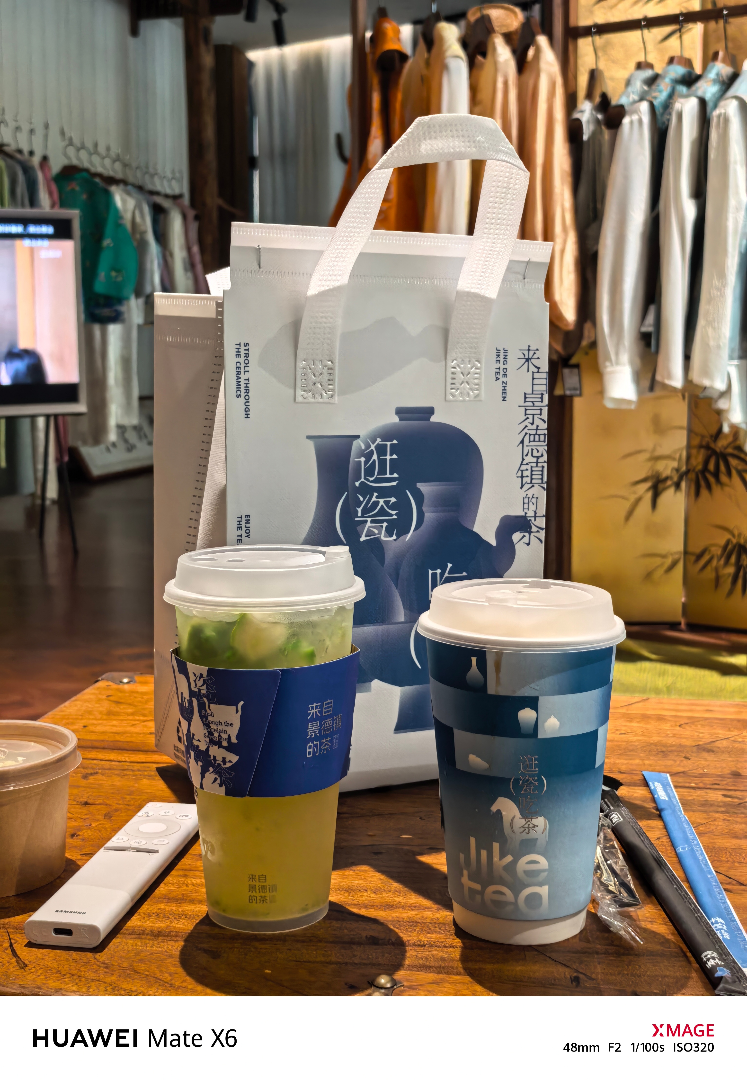 朋友们到点该吃夜宵了刚从景德镇回杭州就开始想念小毛汤包和冷粉了[苦涩]今天还尝试