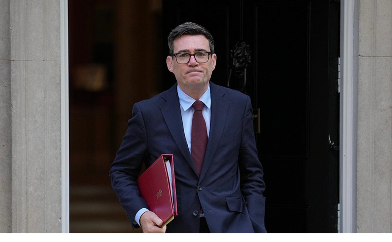 当地时间 10 月 11 日，英国首相伯纳姆在一档播客访谈中对外表态，认定俄罗斯