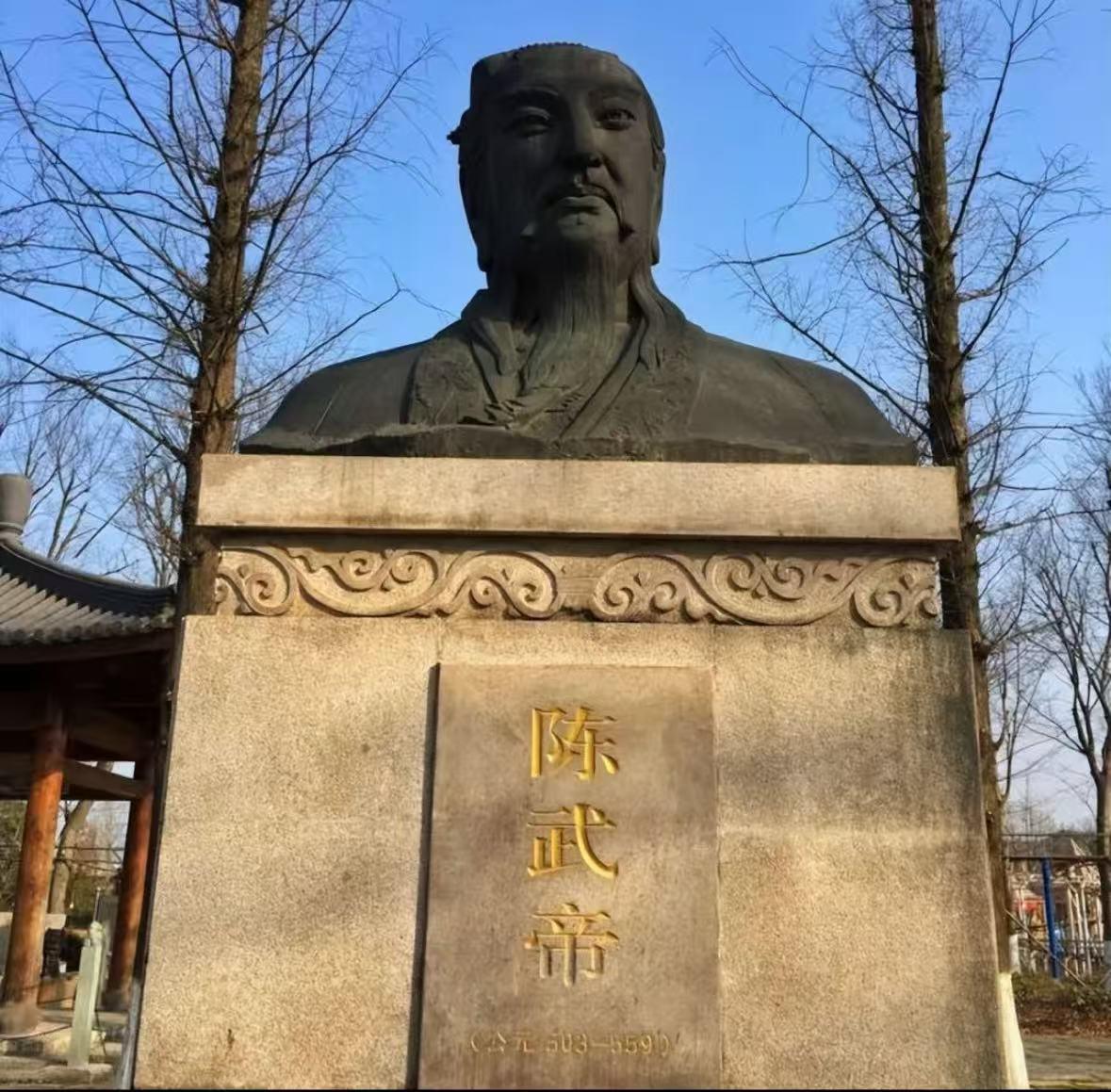 开国功臣皇宫赴宴，酒席之上突被擒拿赐死！陈霸先早年一句话，多年后字字应验
 
南