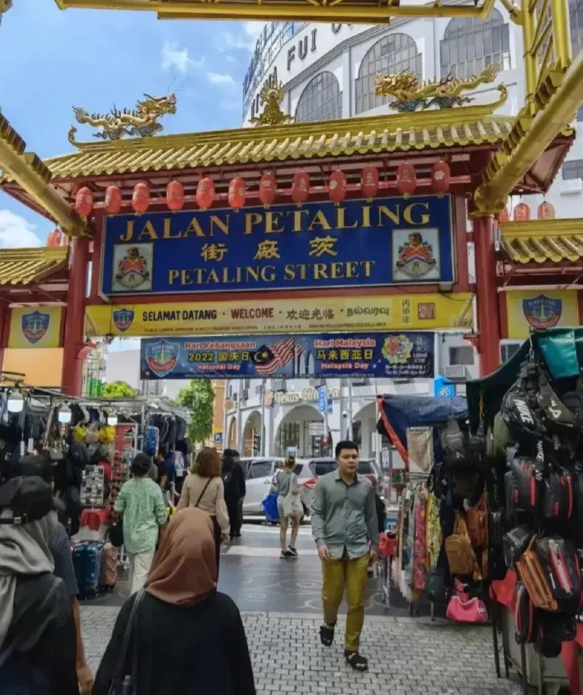 为什么只有俄罗斯没有唐人街?
世界各国都允许“唐人街”存在。例如:加、日、美、英