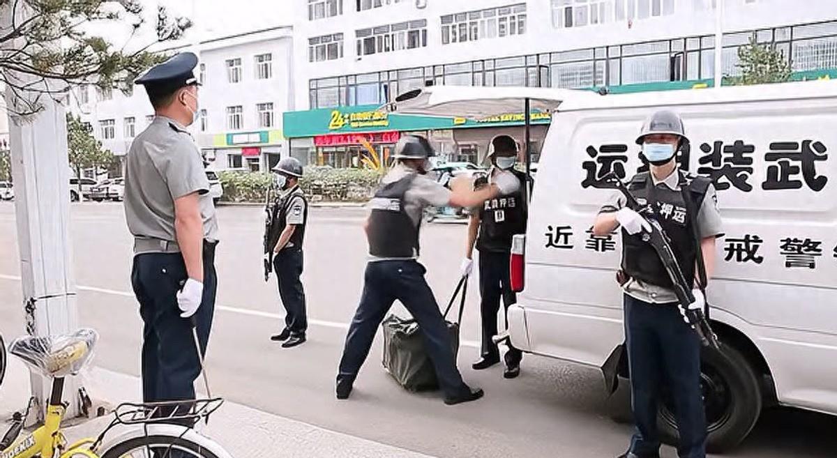 高考试卷机密等级有多高堪比核弹资料，持枪运钞车都不够看
一张高考试卷，比核弹还密