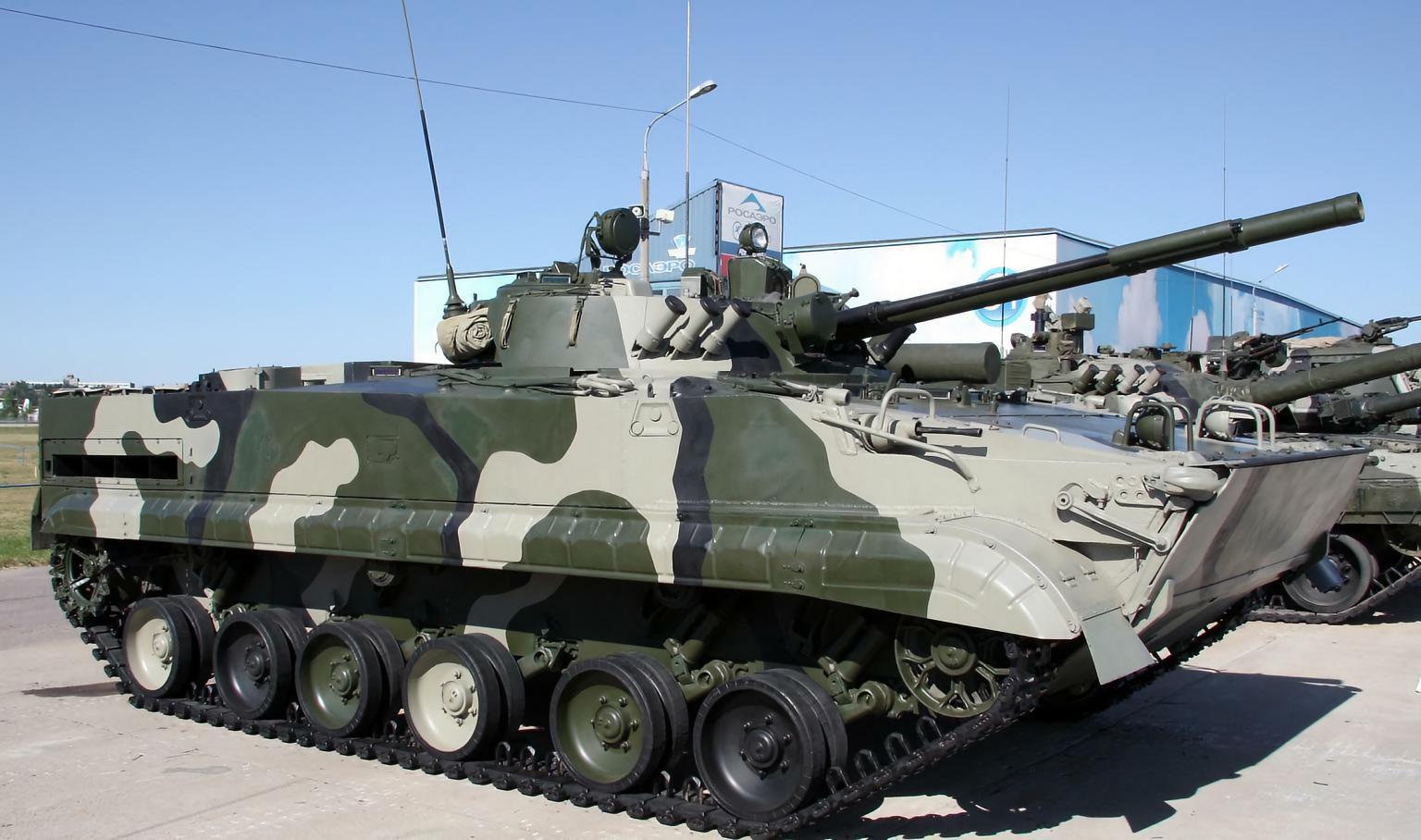 每天认识一件兵器 俄罗斯BMP-1步兵战车BMP-1步兵战车车首装甲倾斜80°，