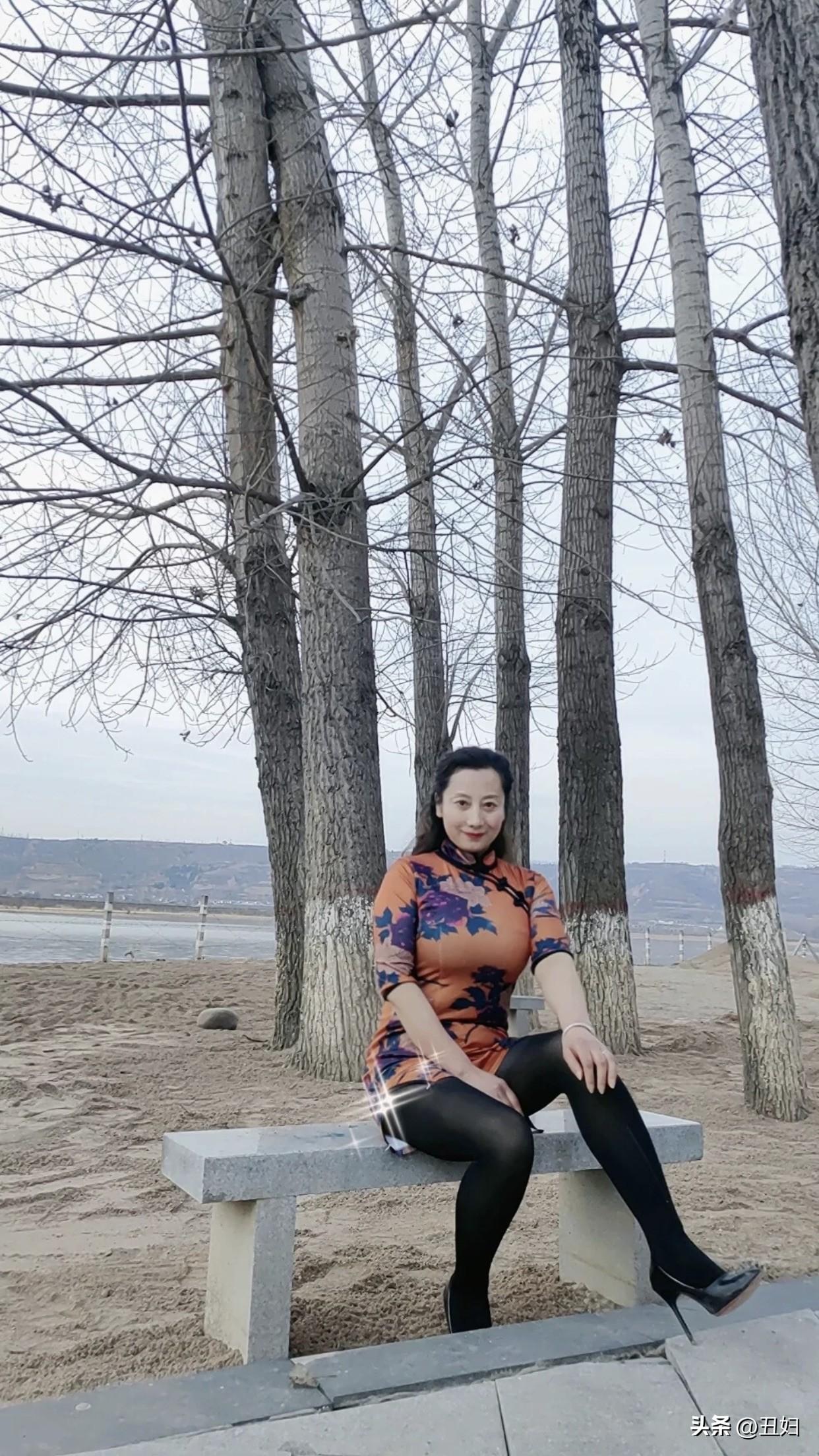 晒图笔记大赛静坐长椅上，悠然见南山。