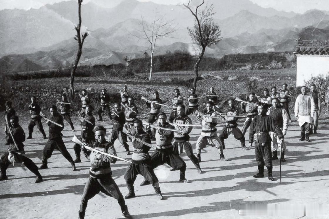 1904-1911年陕西南部，清军在进行操练军事历史全触达