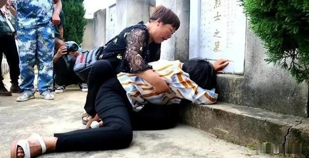 1984 年河南平顶山，姑娘谢玉花嫁给军人王长献。婚礼简陋，婚房是借来的，被褥陈