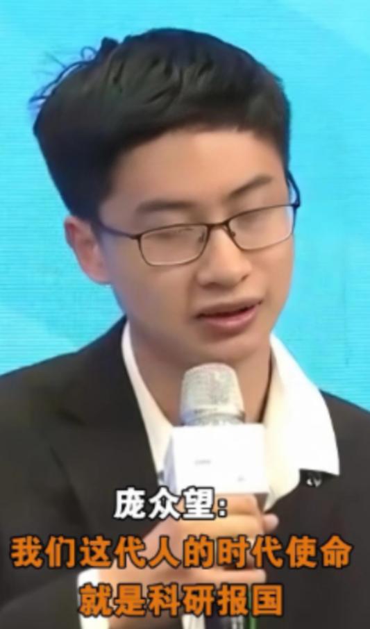 美国关税打压之时，中国又出现了位厉害人物！他就是当年被清华校长亲自上门拜访，如今