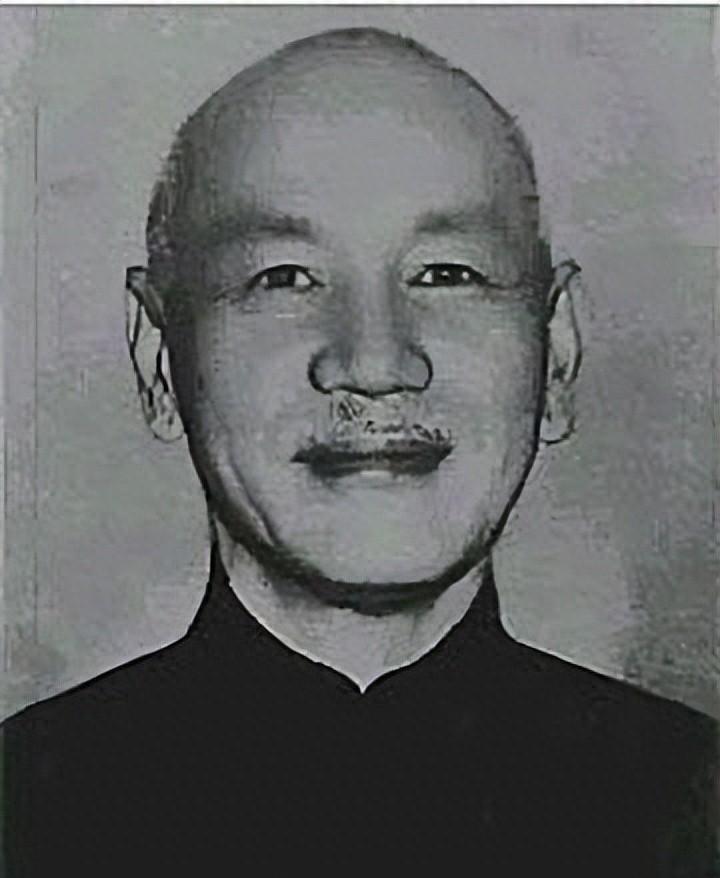 蒋介石当年坚决不让姓蒋的后代参与，没想到最后蒋家却被自己的后人代表了
1988年