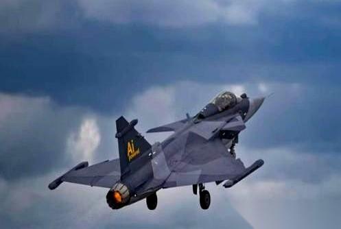 欧洲那笔900亿欧元的贷款，批文墨迹还没干透，泽连斯基反手就准备砸出200亿，目