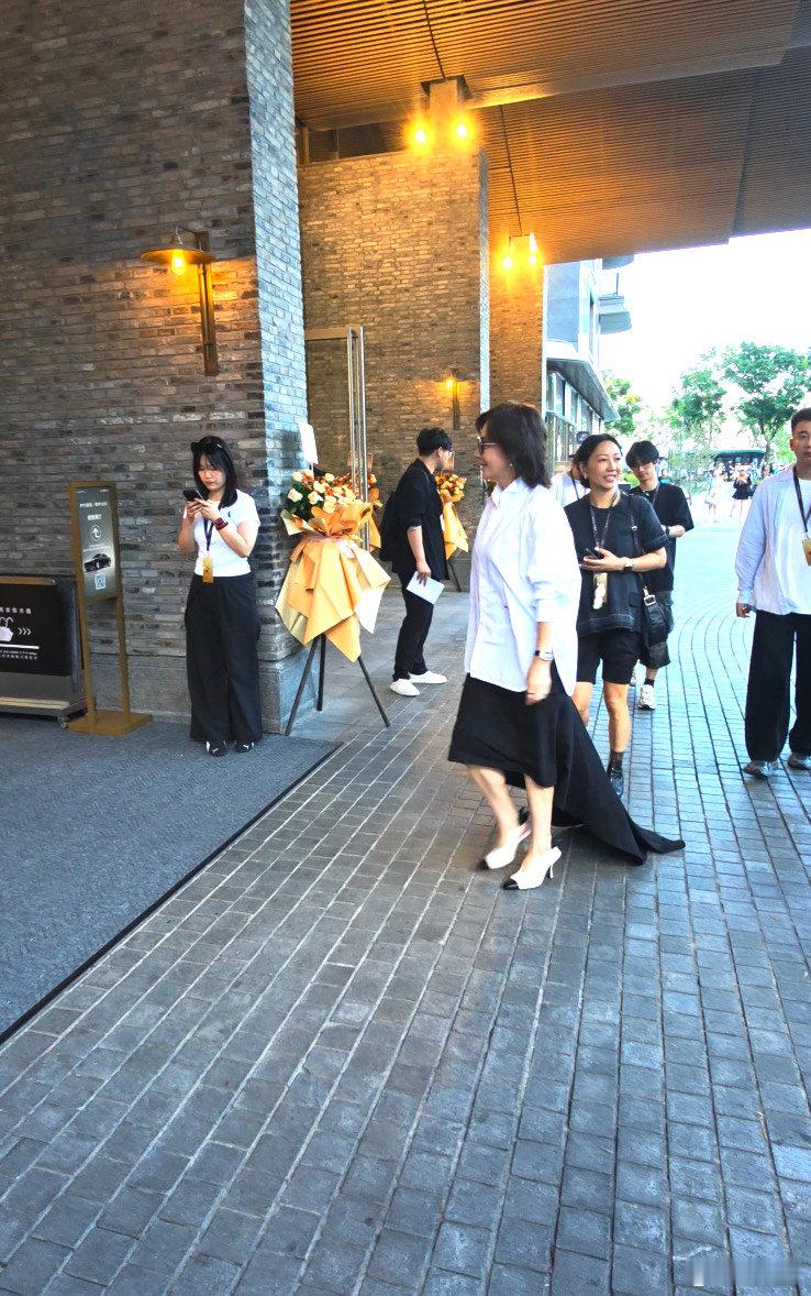 余承东上海交付新车余承东亲手在上海交车，这排面放在整个新能源圈都是相当炸裂的。从