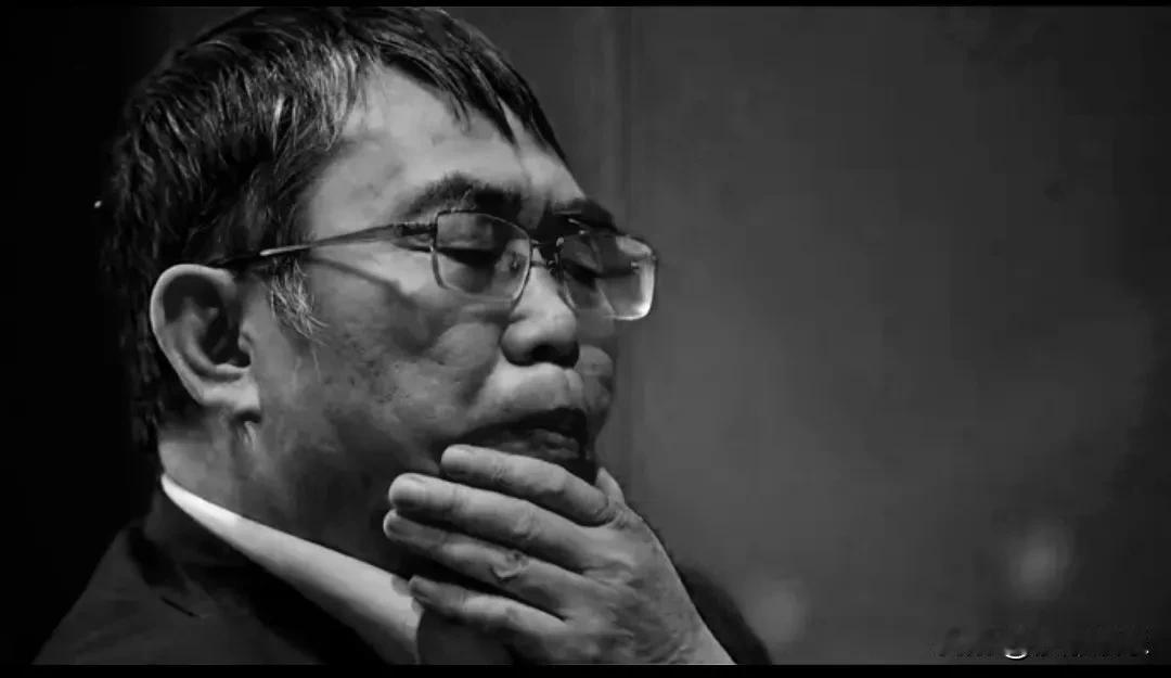 棋圣的最后一局，无关黑白。他曾用十一连胜，扛起一个时代的期待。赢，赢得天下闻名；