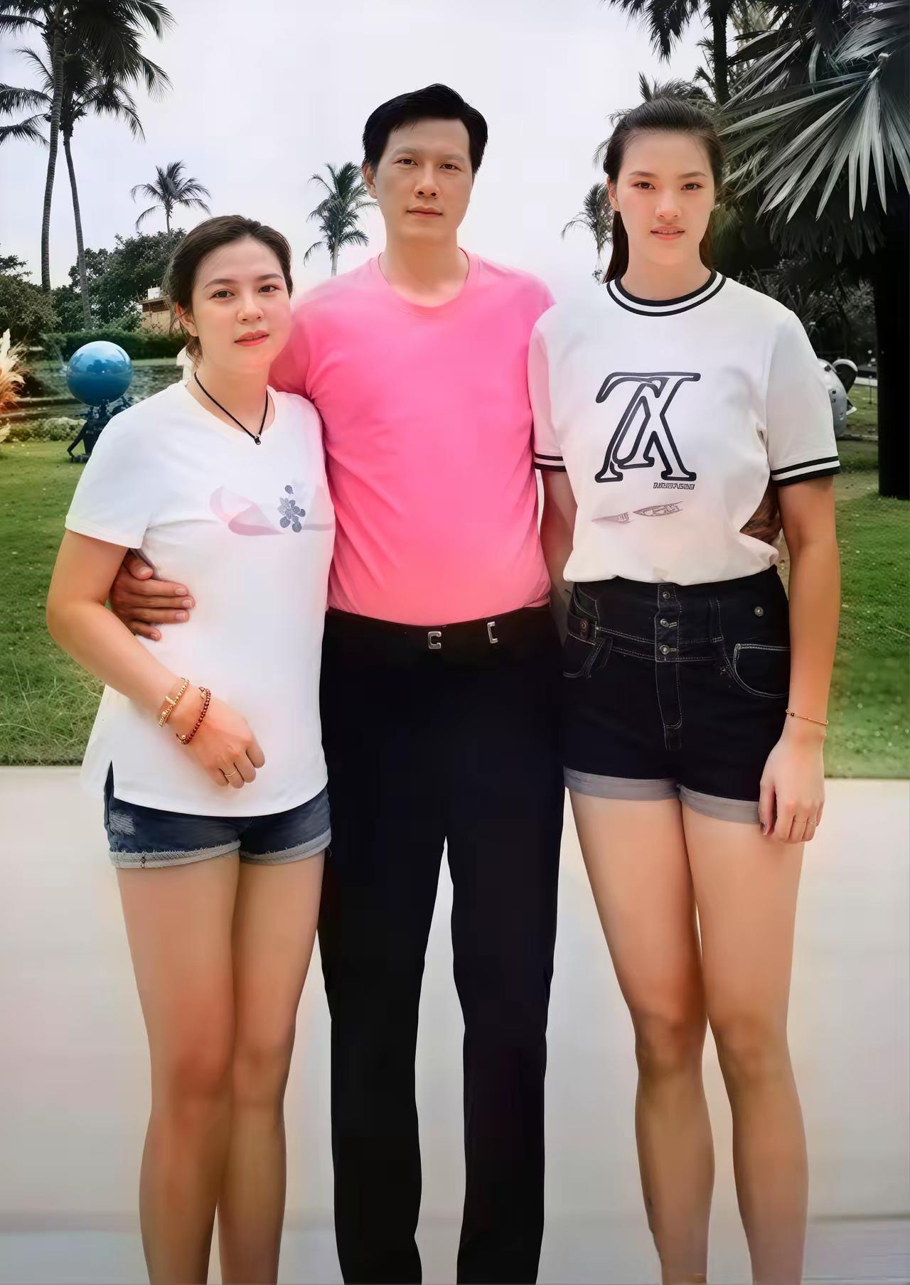张常宁的妈妈颜值太高了吧，好漂亮呀，这年轻时候绝对是不可多得的大美人 。张常宁的