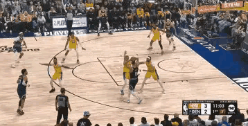 贵为NBA第一人

接球后走步裁判也不吹，长期放纵，所以让詹姆斯可以肆无忌惮。