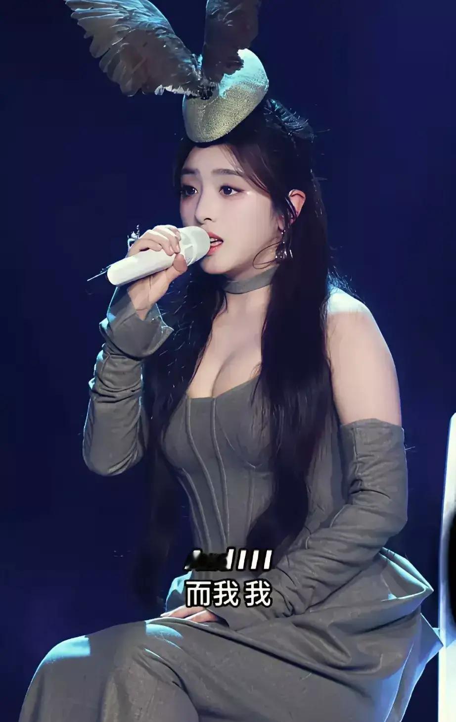 30岁撕掉“甜妹”标签后，她的片酬涨了3倍。
这不是运气，而是一场精准计算。
去