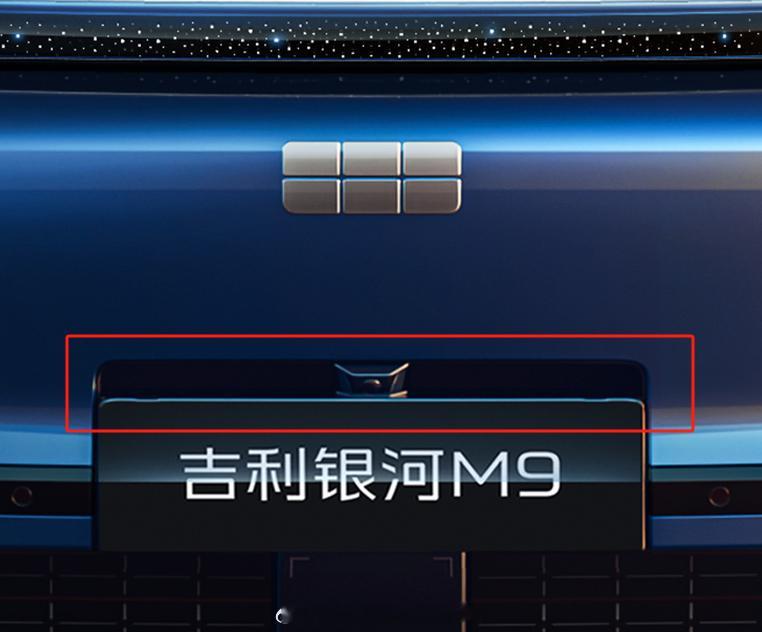 感觉这个额外的散热or进气通道很不应该 ​​​
