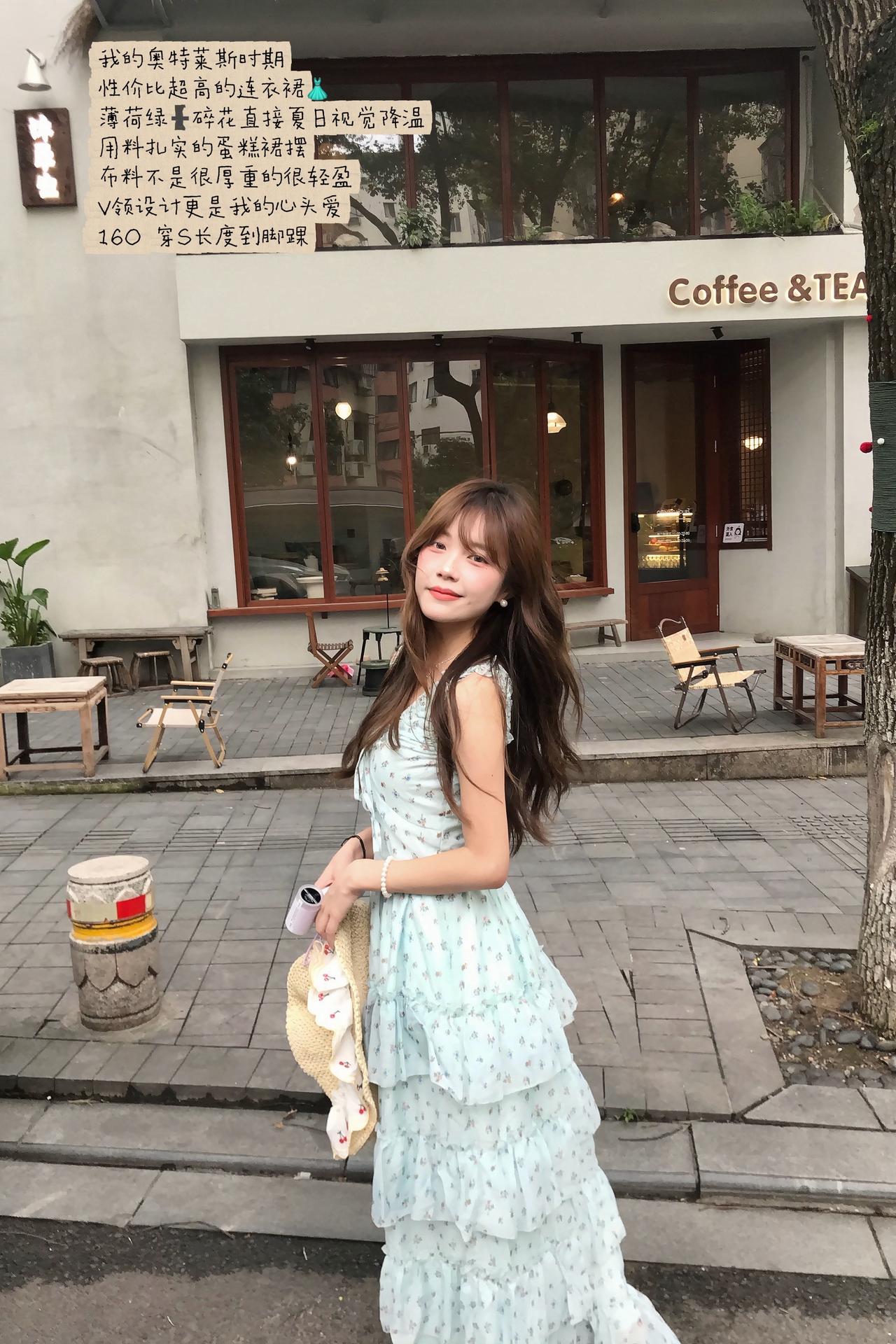 ִ໋   𝓢𝓾𝓶𝓶𝓮𝓻🍋‍🟩 ݁˖꙳⸍꙳
夏季ootd 碎花连衣