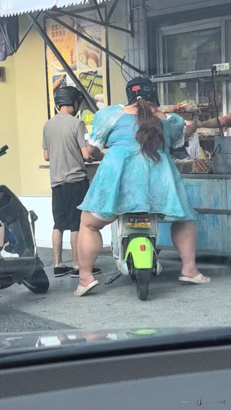 小店来了个大客户。