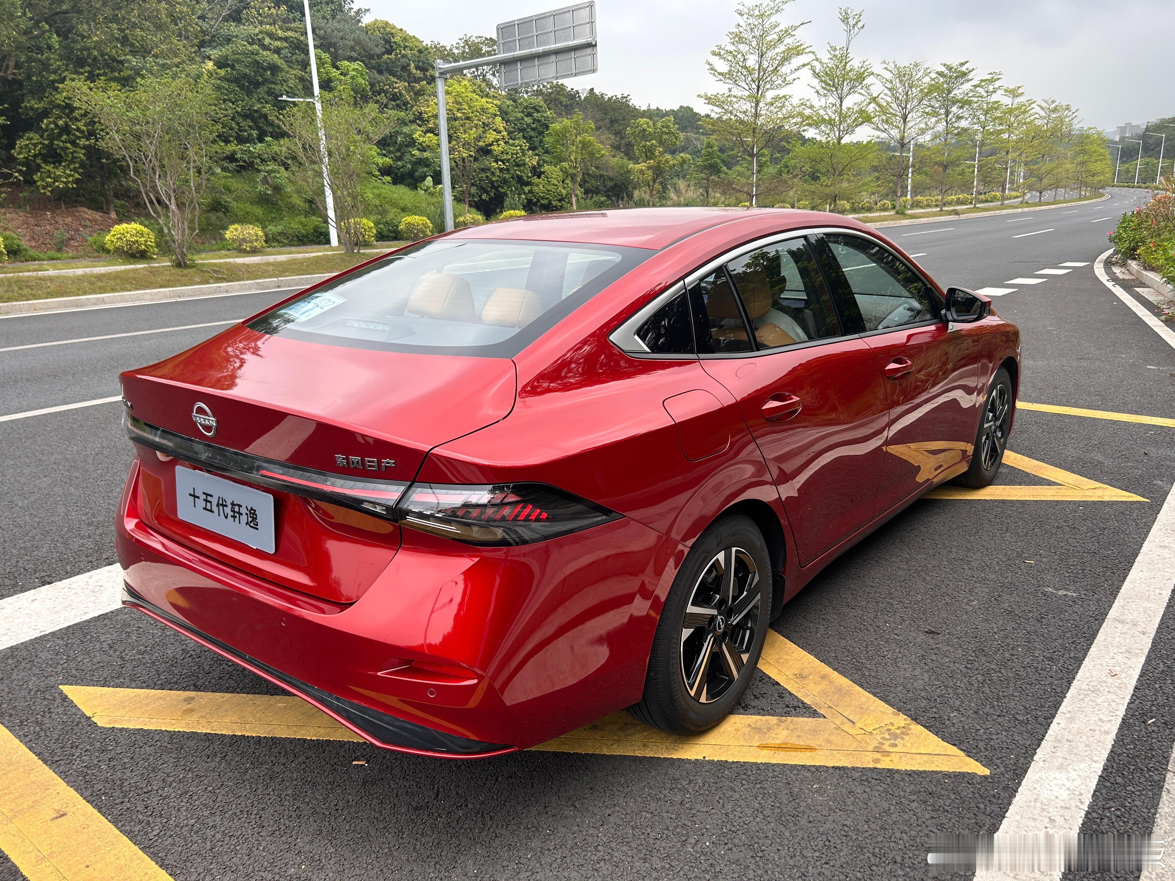 十五代轩逸可能也听到网上的梗，CVT 反应非常活跃，比本田更本田，只要肯踩，就肯