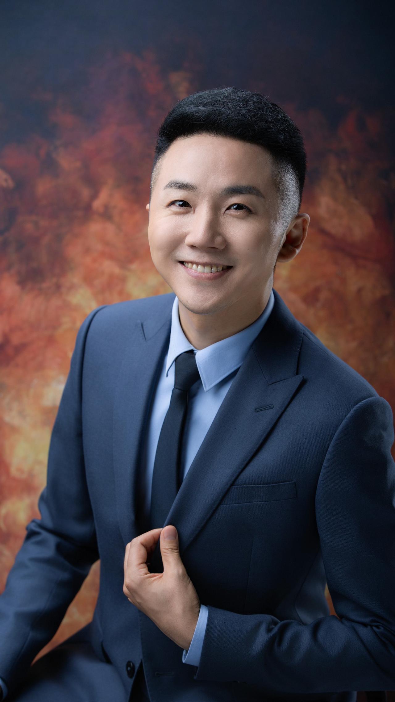 徐丛林，毕业于西安工程大学，华风气象一级资深气象主播，党员。主持央视《第一时间》